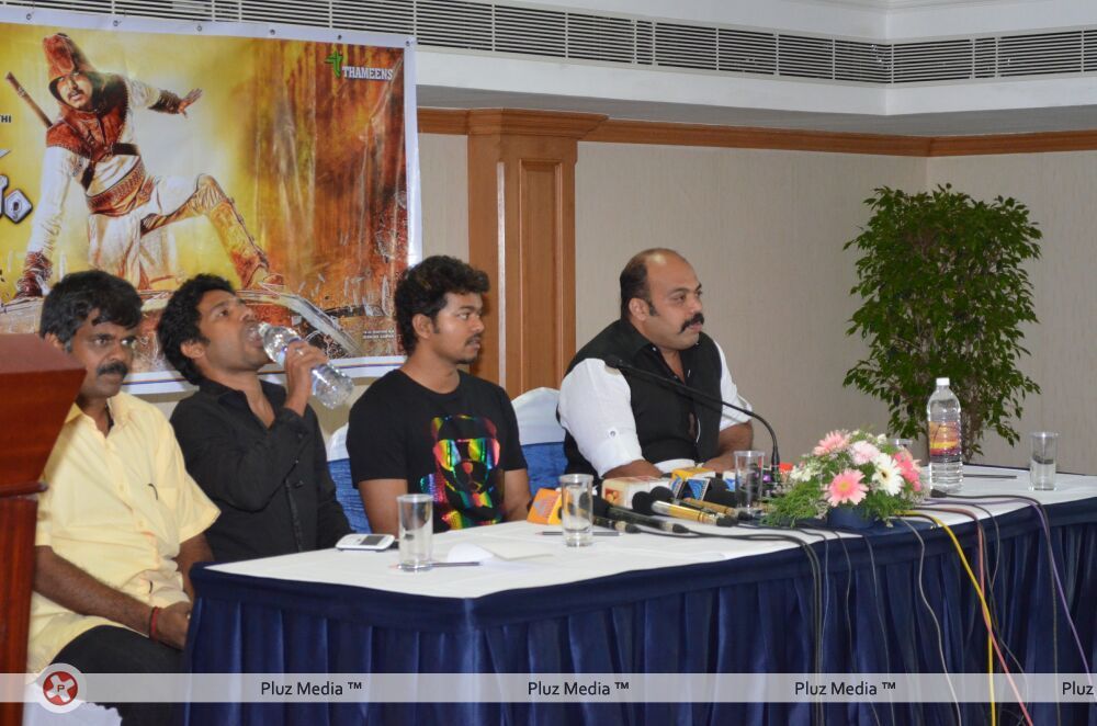 Vijay in kerala to promote velayutham - Pictures | Picture 110043